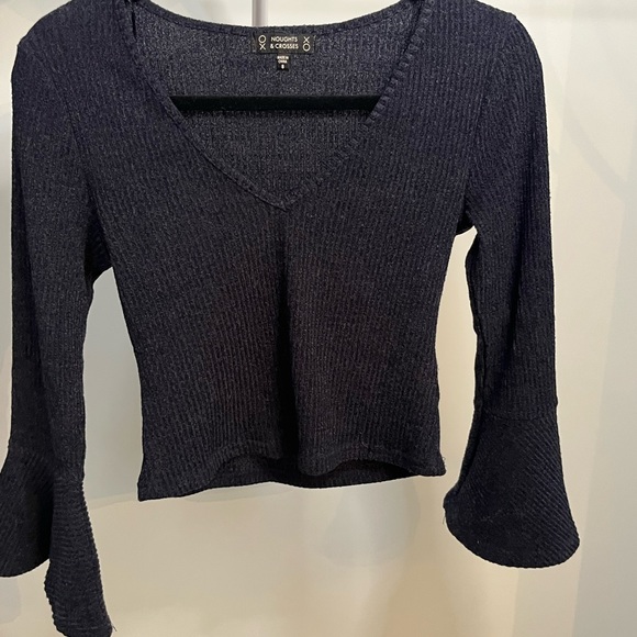 Navy blue flowy sleeve crop top - Picture 2 of 5